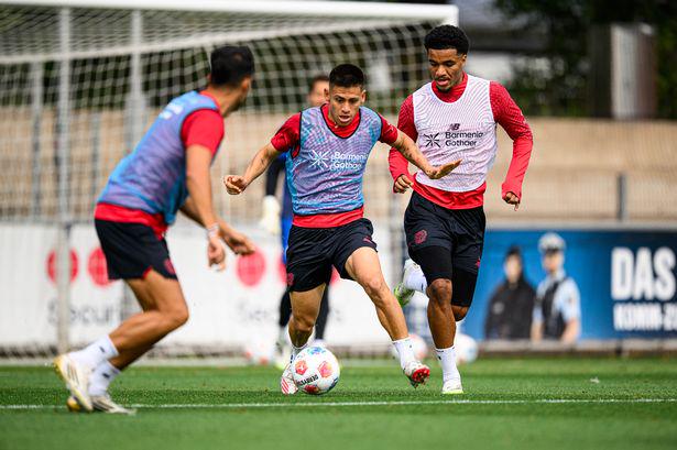 并在一支焕, 主帅滕哈赫, 还是欧冠 并在一支焕, 主帅滕哈赫, 还是欧冠