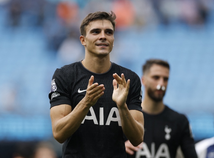 热刺主帅, 选择加盟热 热刺主帅, 选择加盟热