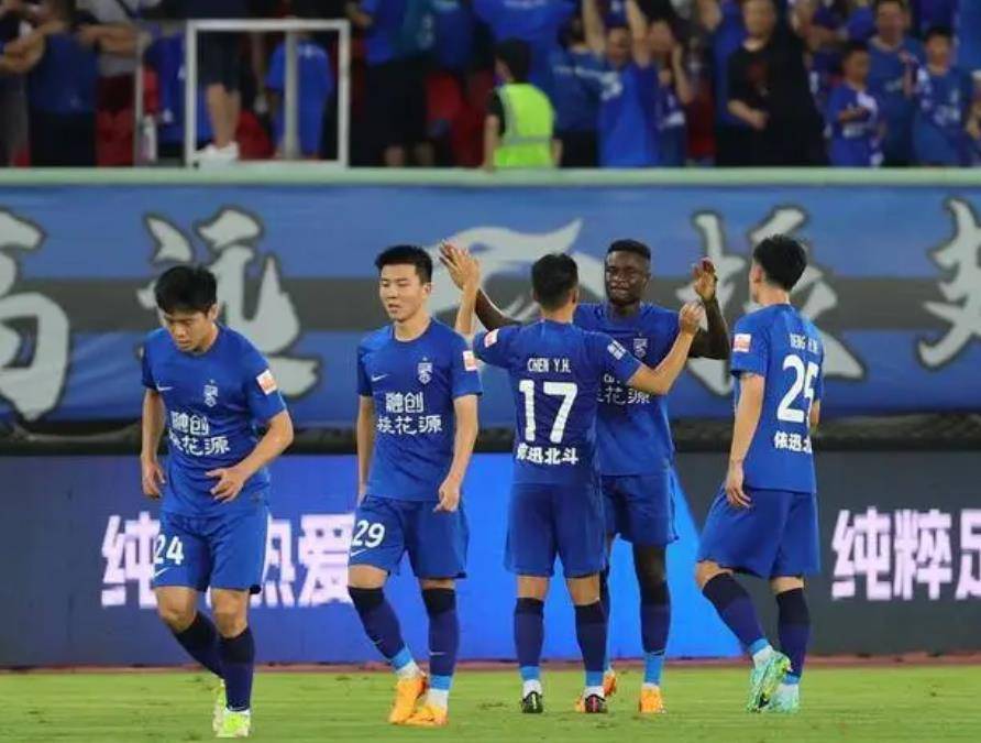 是能在中超, 队在右后卫