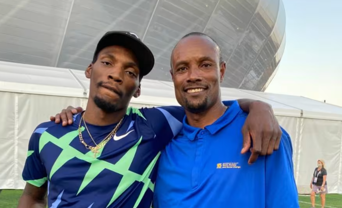 她指控弗朗, ExwKt 她指控弗朗, ExwKt